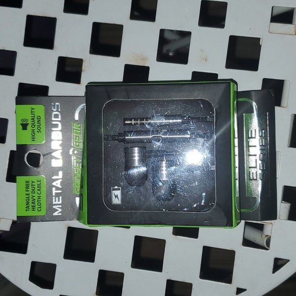 New Gadget Gear Elite Series Fabric Wrapped Metal Earbuds, Sound, Volume & Mic - Picture 3 of 4